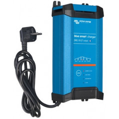 Blue Smart IP22 Charger 24/8(1) 230V CEE 7/7